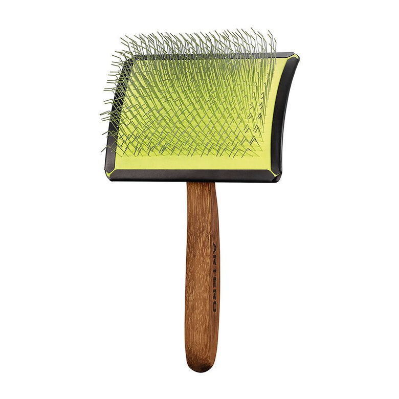 Artero Natures Collection Maya Curved Slicker Brush File Pin L 10x8cm - vidēja izmēra izliekta ķemme ar 17mm garām tapām