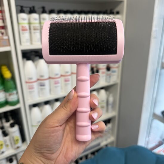 Professional Curved Back Slicker Brush-M with Hard 12mm pins, Pink 105 x 170 mm - розовая изогнутая пуходёрка с жёсткими иглами 12 мм